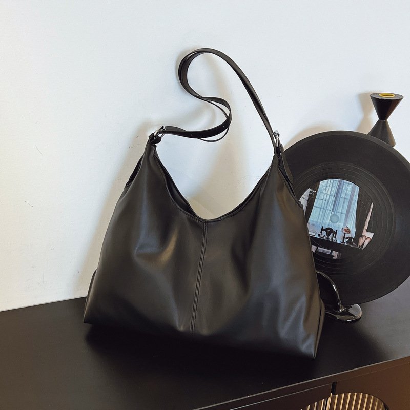 Simple retro large-capacity tote bag for women winter texture versatile armpit bag for work and commuting