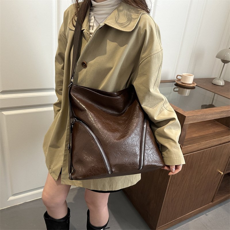 Today's popular large-capacity tote bag for college students to go to school, women's fashionable shoulder bag