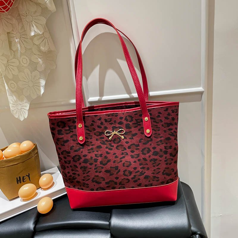 Large-capacity fashionable shoulder bag winter versatile high-end temperament commuter tote bag