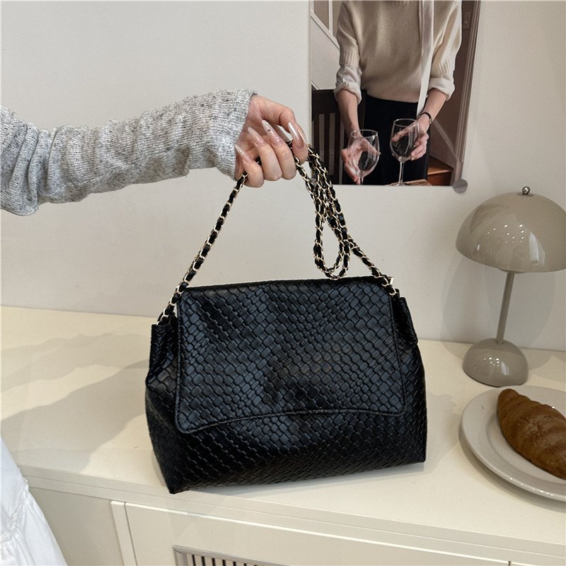 Chain handbag, high-end woven pattern, single shoulder small square bag, fashionable and versatile commuter bag for women
