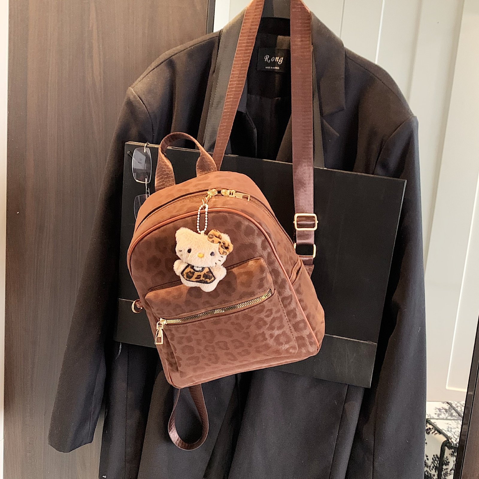 Retro Light Luxury Leopard Print Backpack Lightweight Niche Versatile Large Capacity Backpack Women's Travel Commuting Bag