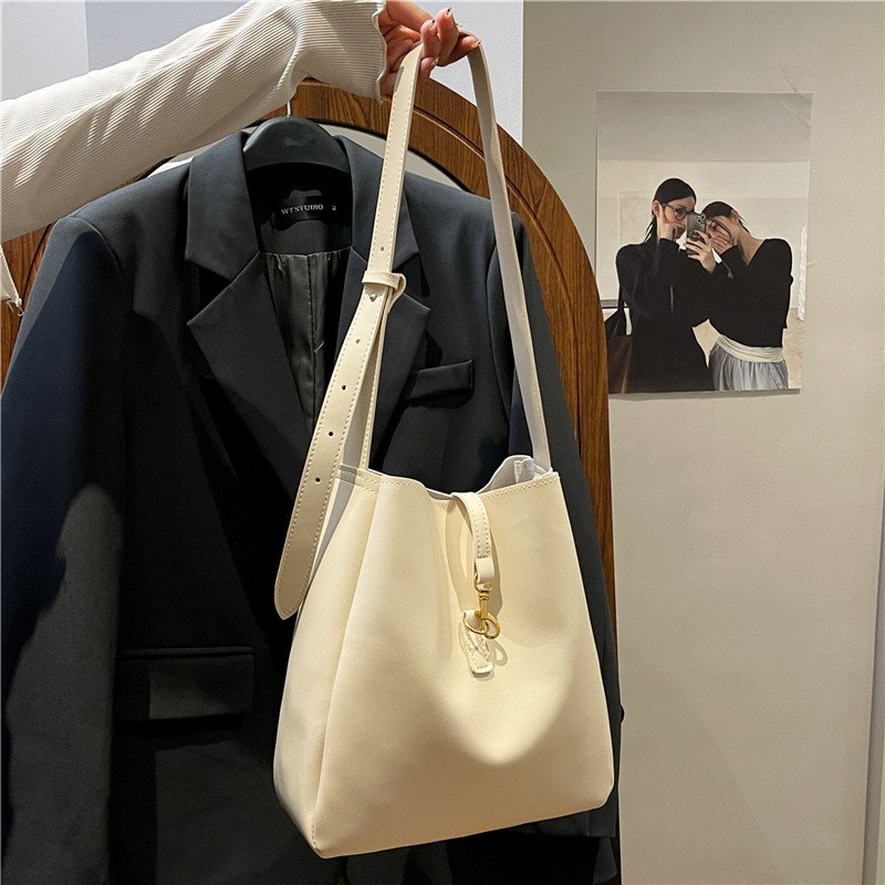 Niche design bag women's high-end large-capacity shoulder crossbody underarm bag student tote bucket bag