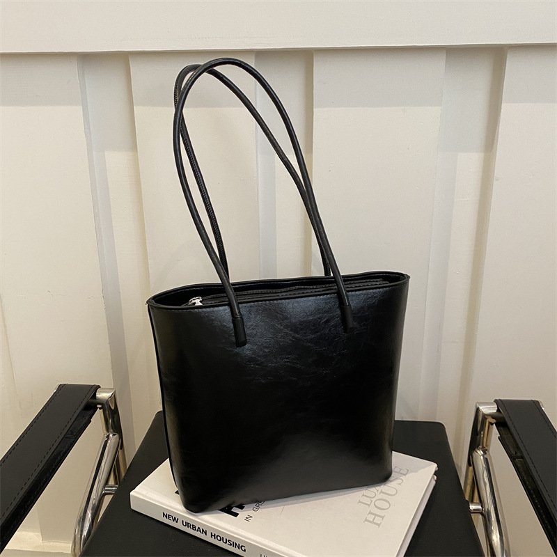 Portable commuting bag, retro bucket bag, versatile, high-end, large-capacity shoulder armpit bag