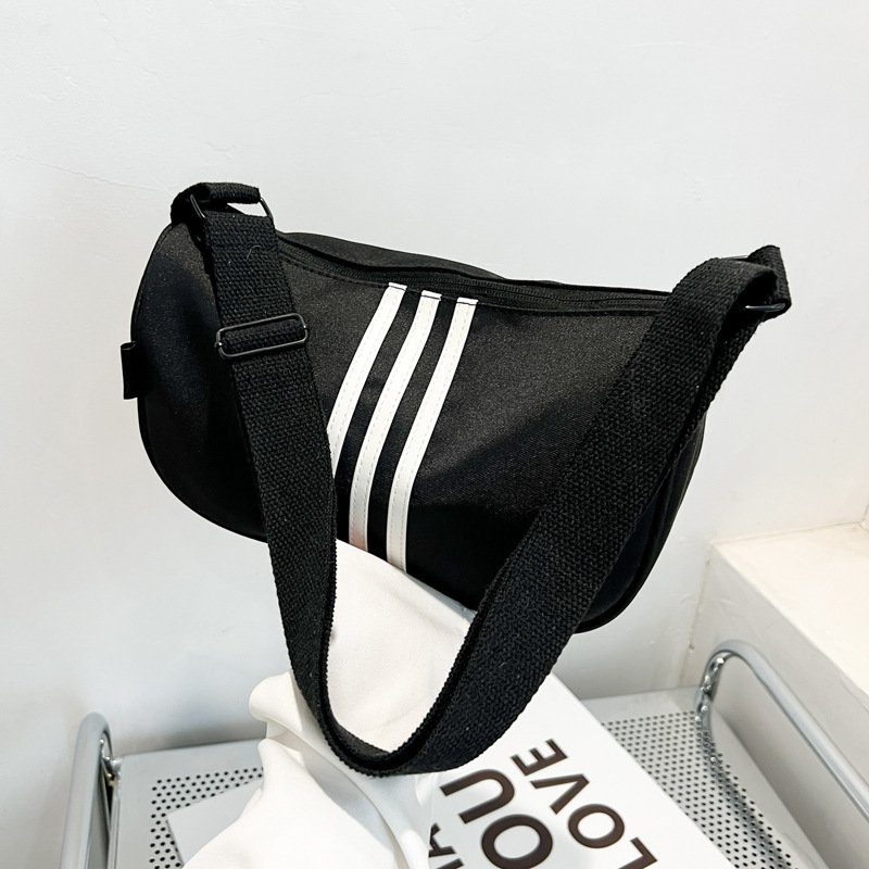 Sports style cross-body dumpling bag for women, large capacity, simple and fashionable shoulder bag, small square bag for travel, work and commuting