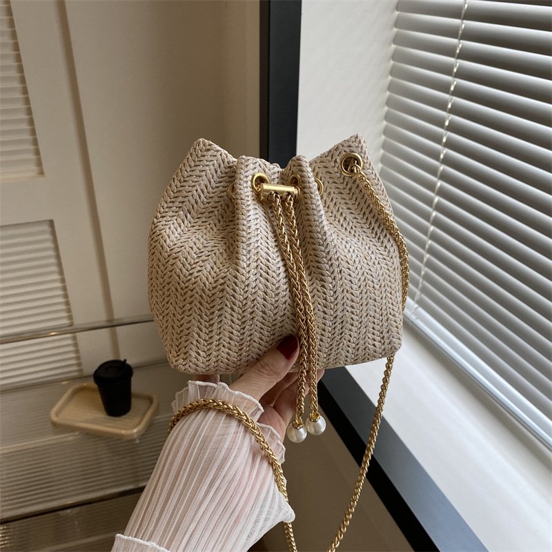 Fashionable woven hand-held shoulder crossbody bucket bag for women supports mixed batches