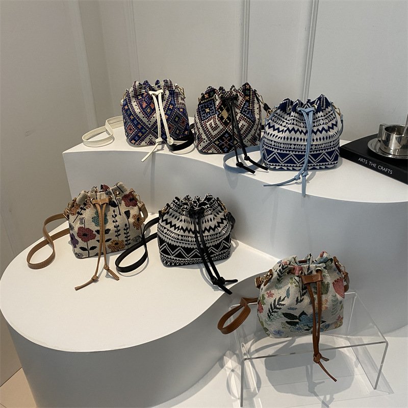 Autumn personalized casual popular one-shoulder ethnic style crossbody drawstring bucket bag for women retro