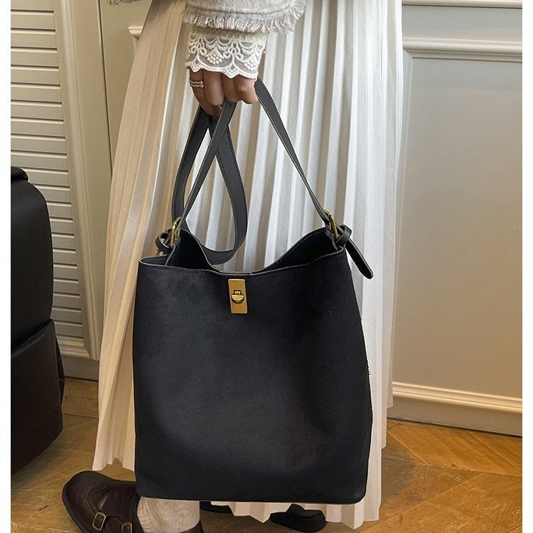 Large capacity retro mother-in-law bucket bag women's fashion trend texture armpit shoulder bag commuter bag