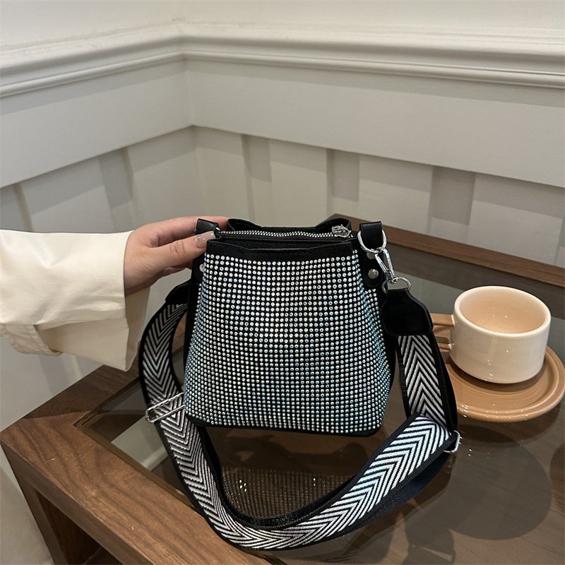 Light luxury and exquisite diamond-encrusted hand-held bucket bag for women, niche design, foreign style, high-end texture, wide shoulder strap, single shoulder crossbody bag