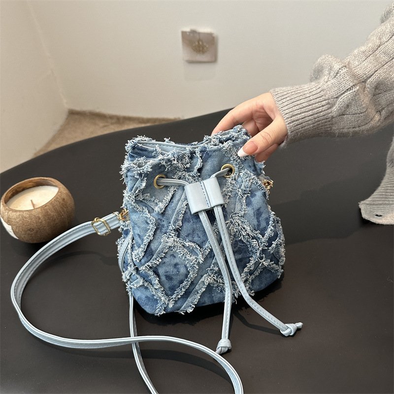 Diamond Mini Bucket Bag Simple Crossbody Bag Women??s Trendy Drawstring Tassel Shoulder Bag