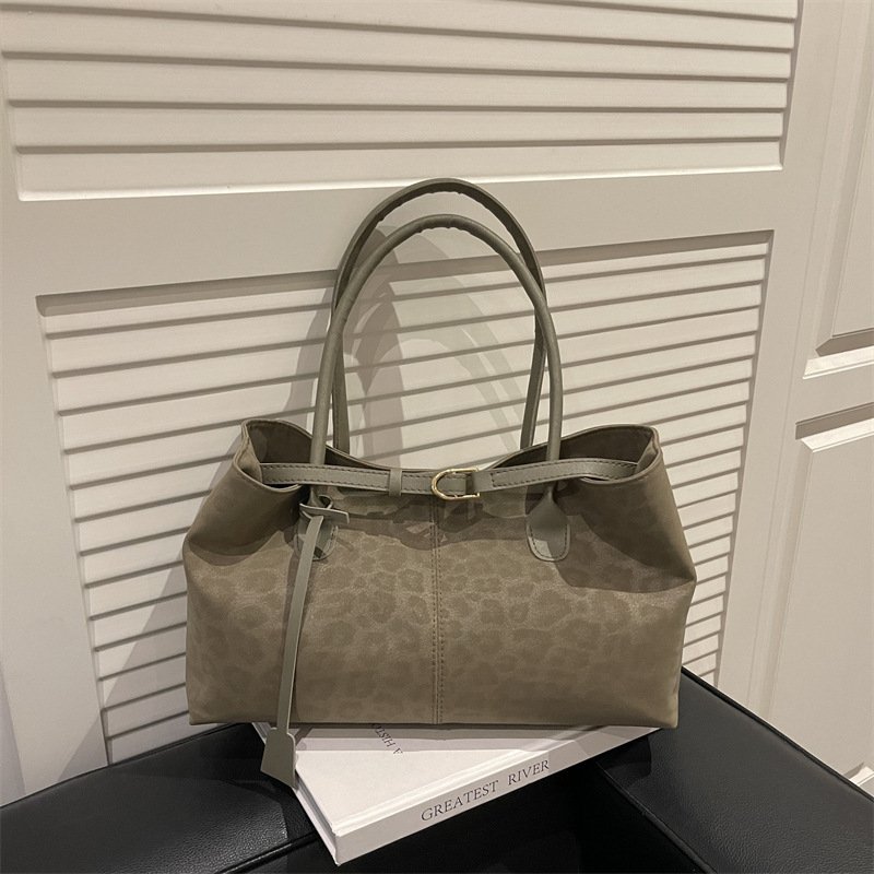 Winter deerskin armpit bag women's retro handheld tote bag leopard print large capacity commuter shoulder bag