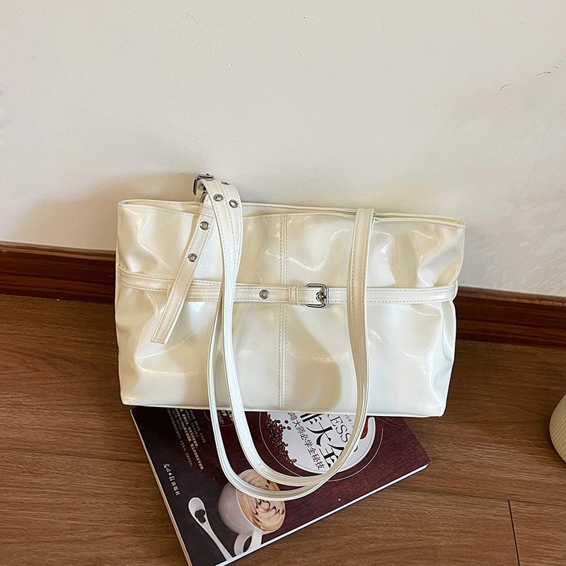 Winter fashionable and versatile shoulder bag, trendy retro armpit bag, large capacity portable tote bag