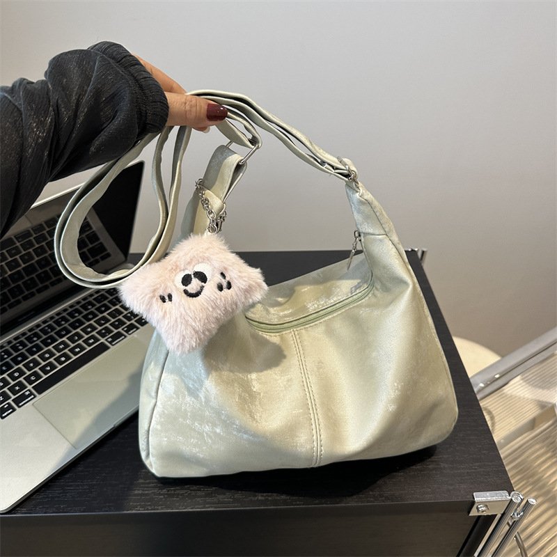 Casual crossbody dumpling bag, fashionable and popular shoulder bag, large capacity commuter tote bag