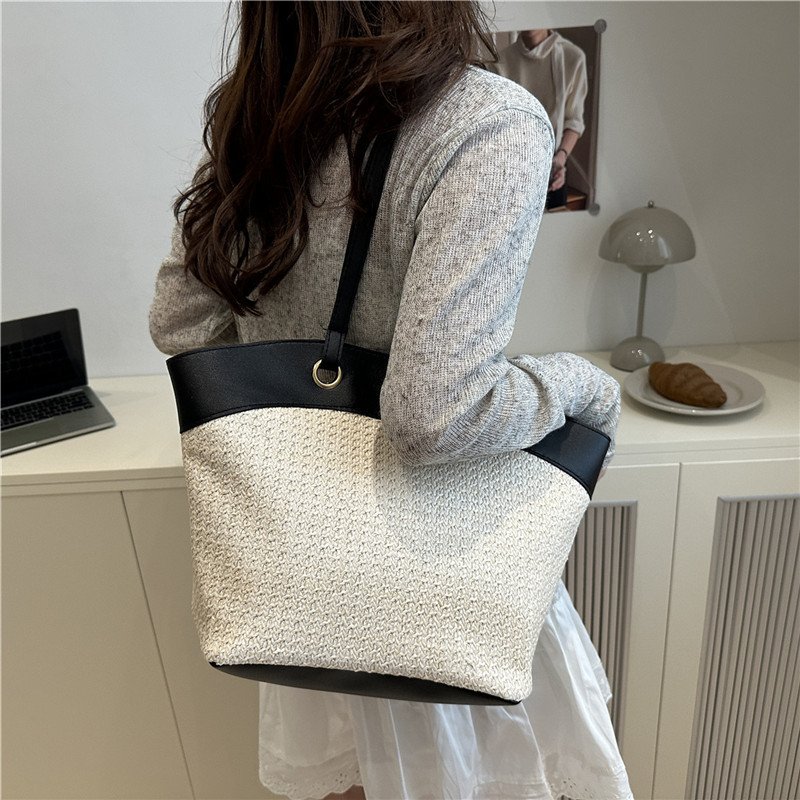 Straw bag for women on holiday and beach, casual and versatile, retro basket shoulder bag, fashionable woven bag