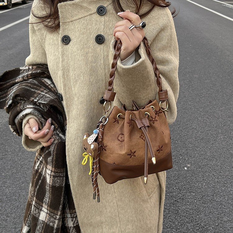 Dark brown high-end crossbody women's large-capacity printed bucket characteristic twist shoulder strap commuter shoulder bag