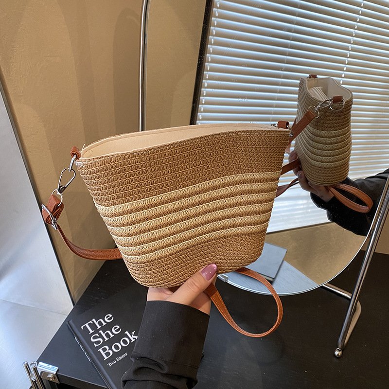 Retro woven small bag Japanese striped crossbody straw bag casual beach bag commuter tote bag for women