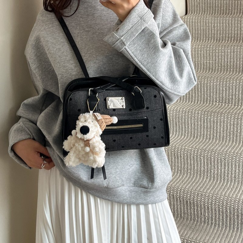 Large capacity fashionable style underarm bag women's autumn commuting style shoulder bag high-value backpack