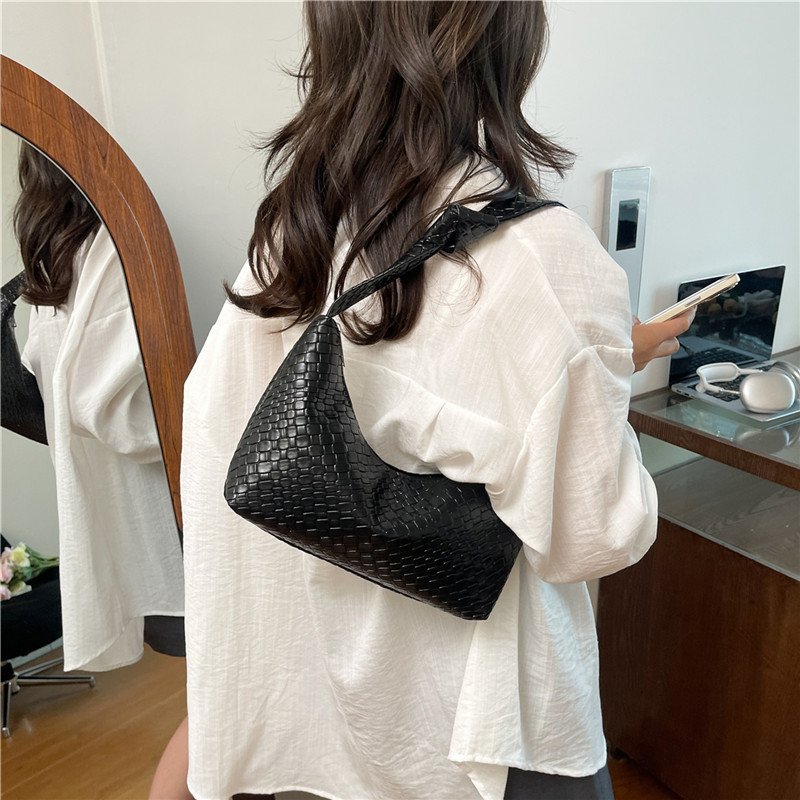 Handbags, women's bags, fashionable retro casual armpit bags, crescent moon bags, shoulder bags, personalized bags