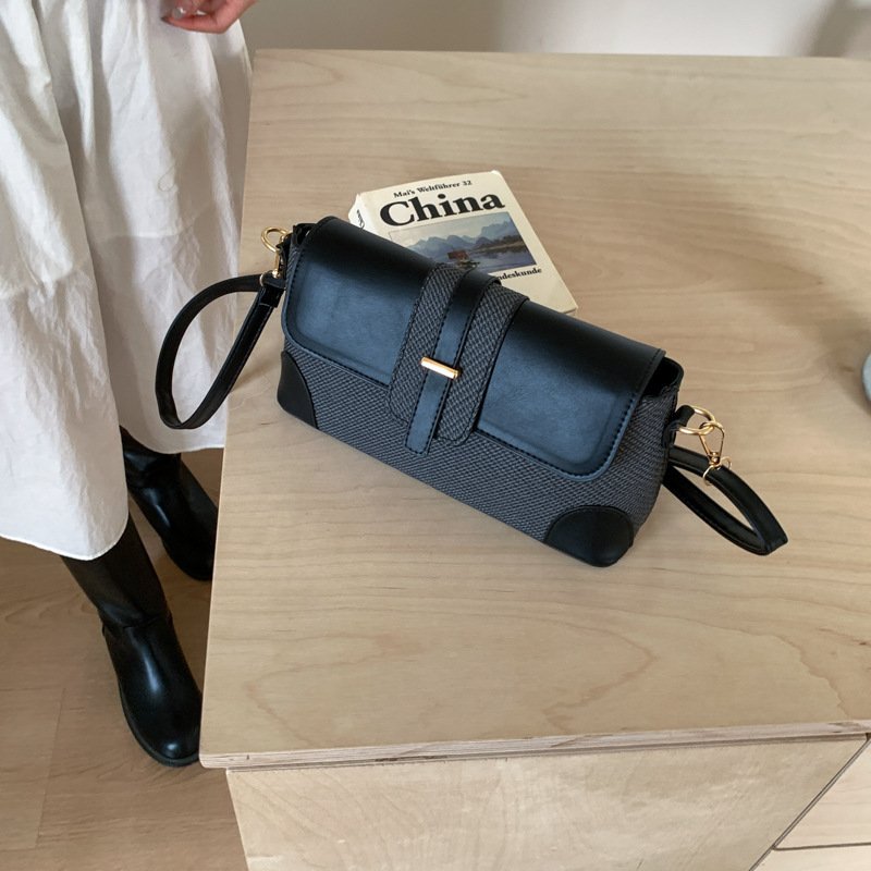 Niche design, light luxury baguette underarm bag, fashionable and versatile matte stitching single shoulder crossbody bag